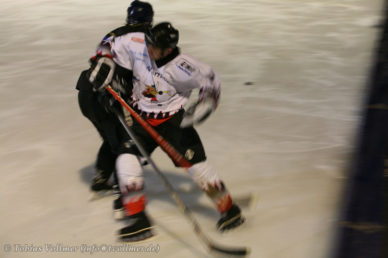 Eisbahn Lakwitz-20120317-00 59 07 6292 - Eisbahn_Lakwitz-20120317-00_59_07_6292.jpg Eisbahn_Lakwitz-20120317-00_59_07_6292.jpg