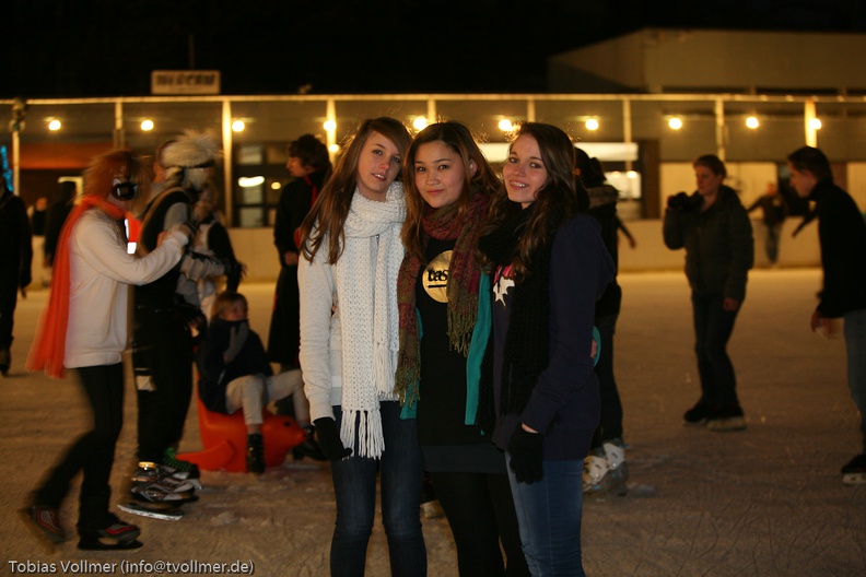 Eisbahn Lankwitz-20111126-17 41 43 4059 - Eisbahn_Lankwitz-20111126-17_41_43_4059.jpg Eisbahn_Lankwitz-20111126-17_41_43_4059.jpg