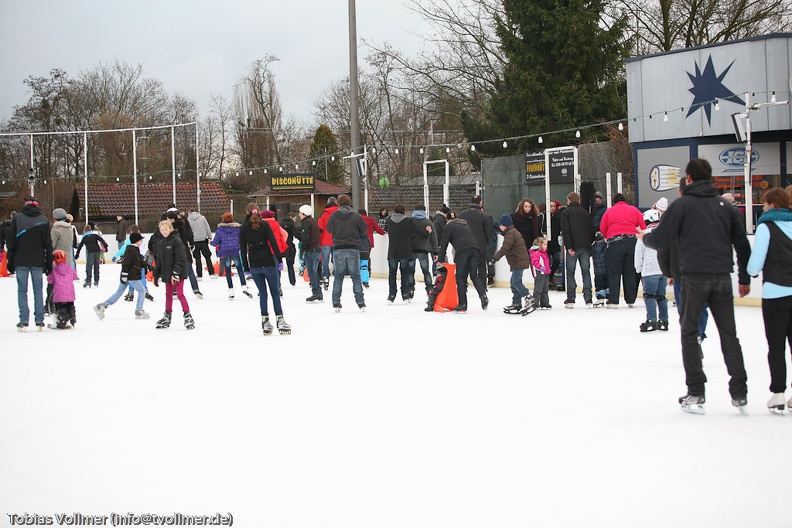 Eisbahn Lankwitz-20120108-16 23 52 4262 - Eisbahn_Lankwitz-20120108-16_23_52_4262.jpg Eisbahn_Lankwitz-20120108-16_23_52_4262.jpg