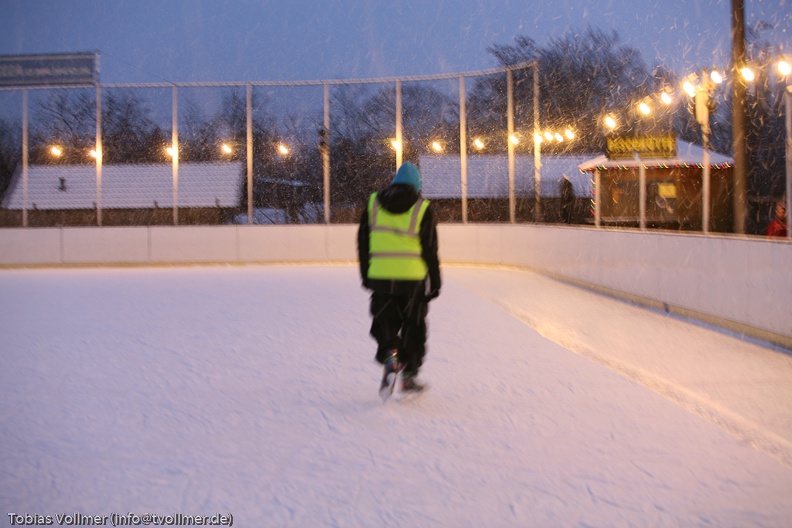 Eisbahn Lankwitz-20120204-18 12 22 5228 - Eisbahn_Lankwitz-20120204-18_12_22_5228.jpg Eisbahn_Lankwitz-20120204-18_12_22_5228.jpg