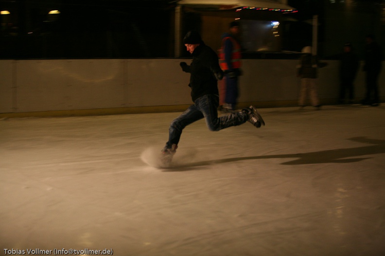 Eisbahn_Lankwitz-20120204-20_40_19_5275.jpg