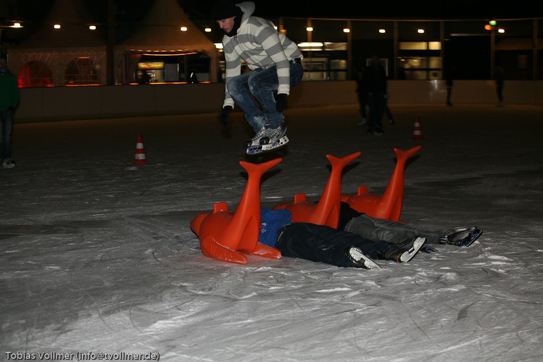 Eisbahn Lankwitz-20120204-22 21 30 5319 - Eisbahn_Lankwitz-20120204-22_21_30_5319.jpg Eisbahn_Lankwitz-20120204-22_21_30_5319.jpg