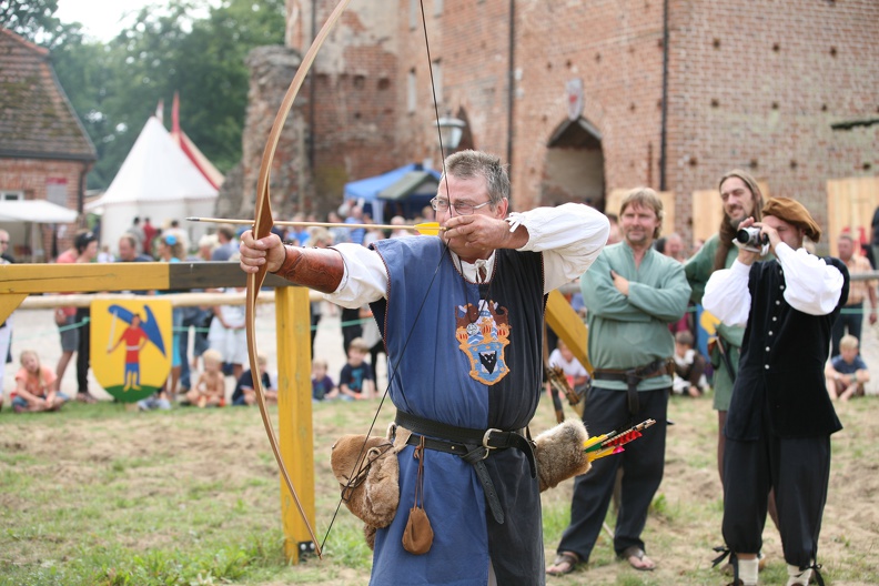 Burg-Stargard 20130810-142358 6735 - Burg-Stargard_20130810-142358_6735.jpg Burg-Stargard_20130810-142358_6735.jpg
