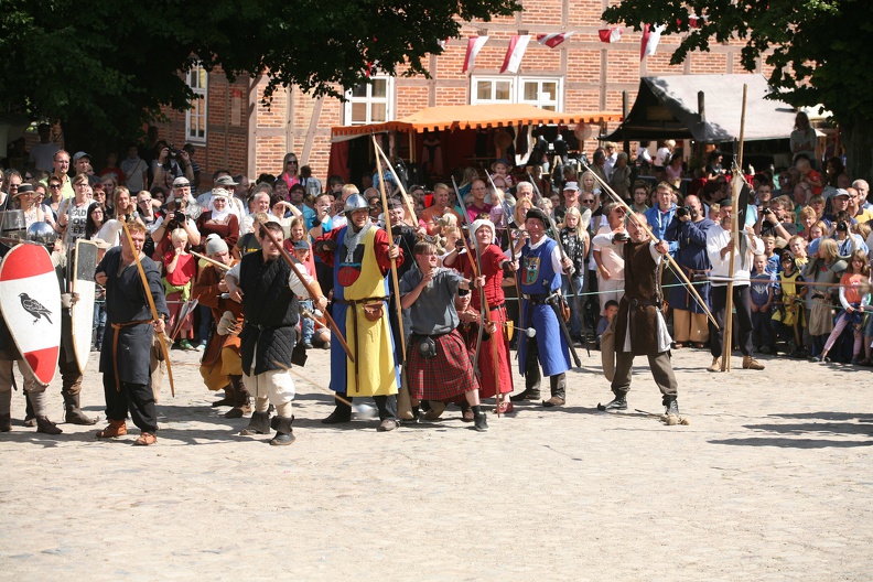 Burg-Stargard 20130811-141528 8108 - Burg-Stargard_20130811-141528_8108.jpg Burg-Stargard_20130811-141528_8108.jpg